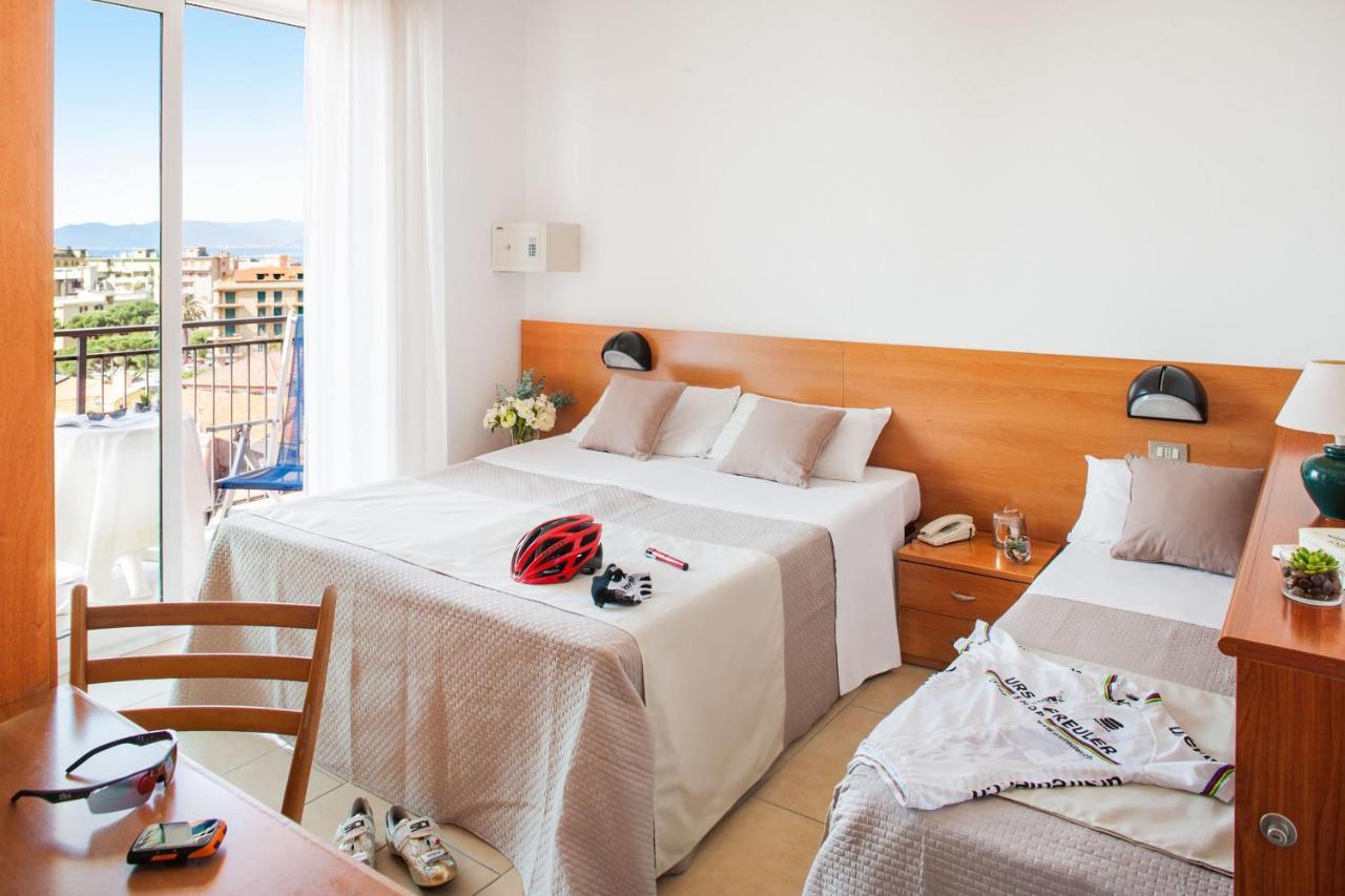 Hotel Europa Finale Ligure Exterior foto